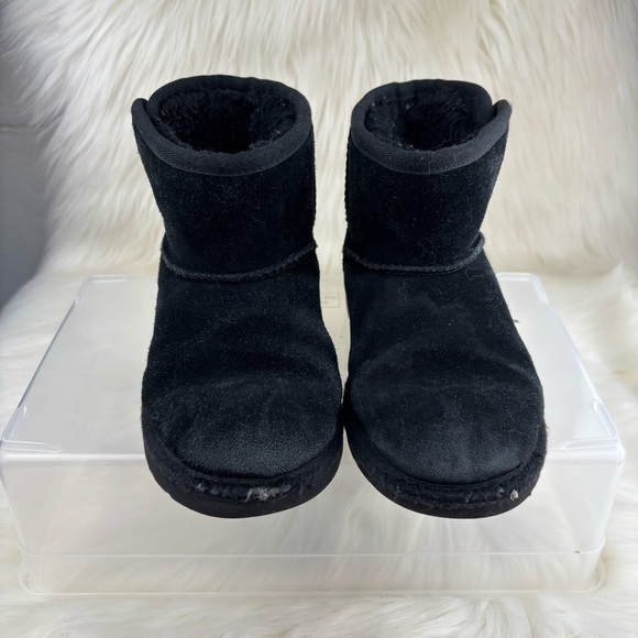 UGG WINTER BOOTS KIDS 11 SIZE - Picture 1 of 9